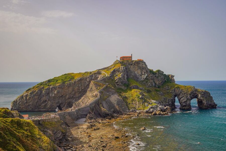 Gaztelugatxe with access, Bermeo and Gernika from Bilbao - The 8:50 a.m. meeting point in Bilbao