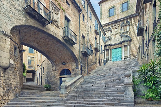 Girona and Dali Museum Full Day tour from Barcelona - The road to Figueres and Dalí’s theatrical museum