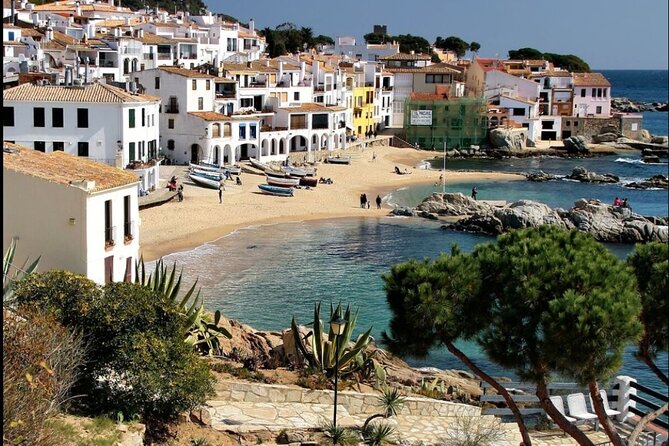 Girona, Costa Brava and Medieval Village from Barcelona - The guides make a real difference