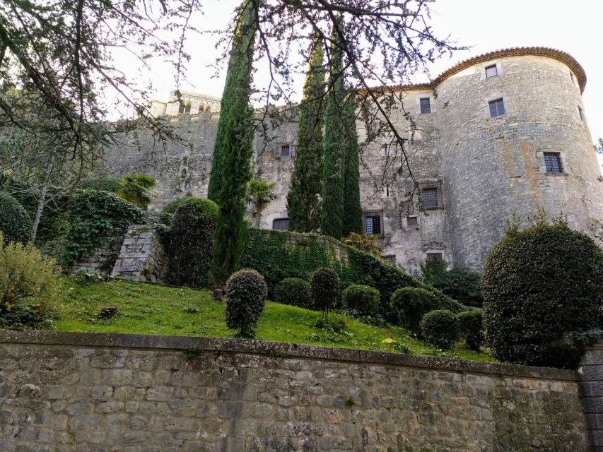 Girona: Jewish Heritage Guided City Tour and Museum Visit - Meeting your guide at Plaça Sant Feliu