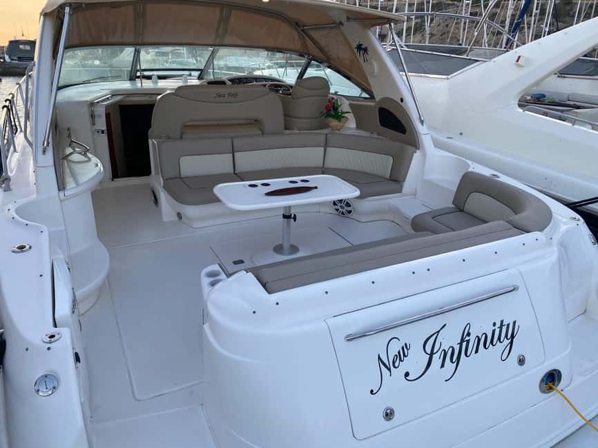 Gran Canaria: Shared yacht excursion with beverages, lunch and snorkeling - From your hotel to Puerto Rico harbor