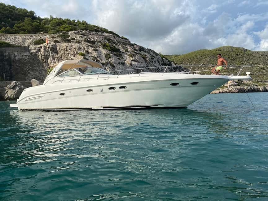 Gran Canaria: Shared yacht excursion with beverages, lunch and snorkeling - Perchel cove and the main water stop