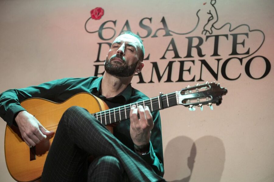 Granada: 1-Hour Traditional Flamenco Show - The room and viewing experience