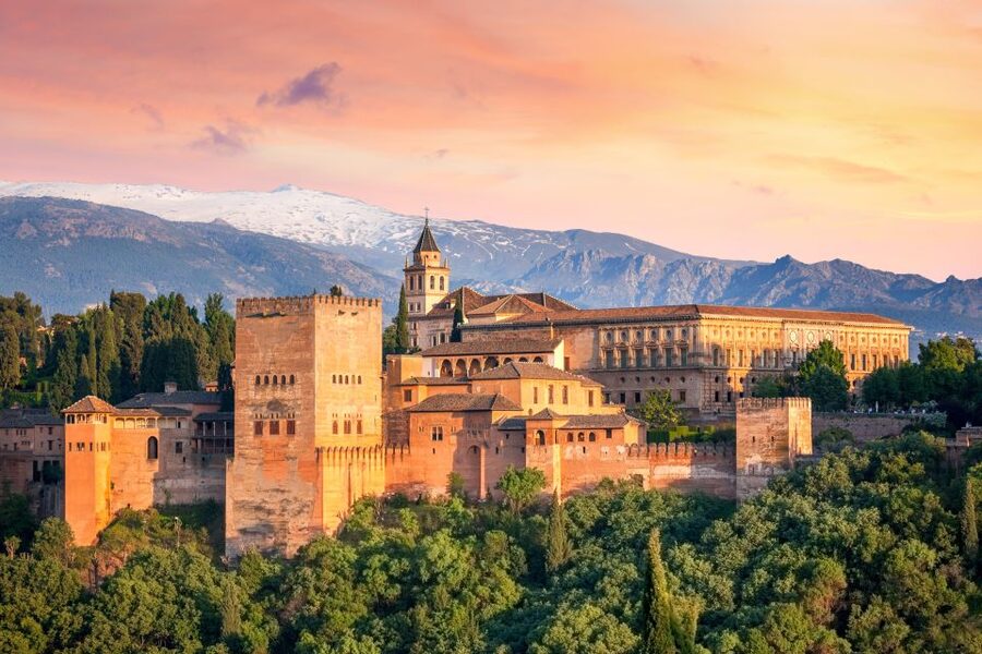 Granada: 3-Hour Alhambra and Generalife Gardens Guided Tour - Why the Alhambra rewards a guided visit