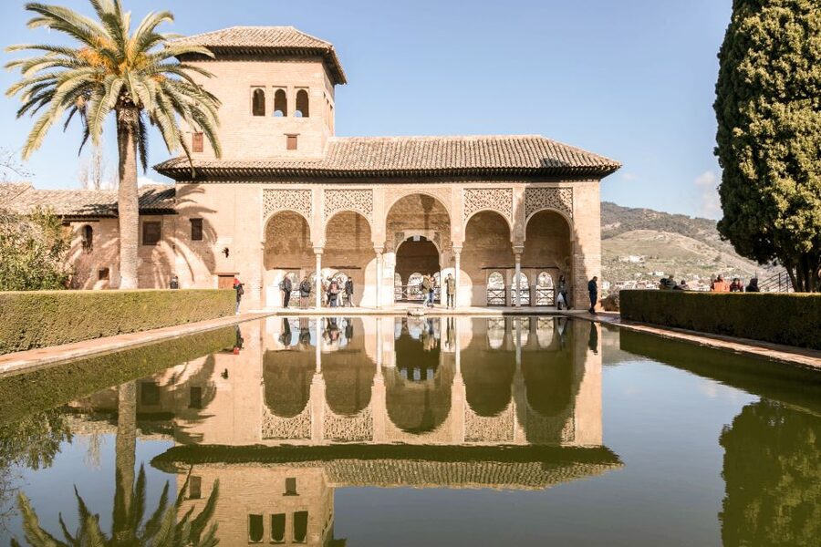 Granada: 3-Hour Alhambra and Generalife Gardens Guided Tour - The Nasrid Palaces: Mexuar, Comares, and Leones
