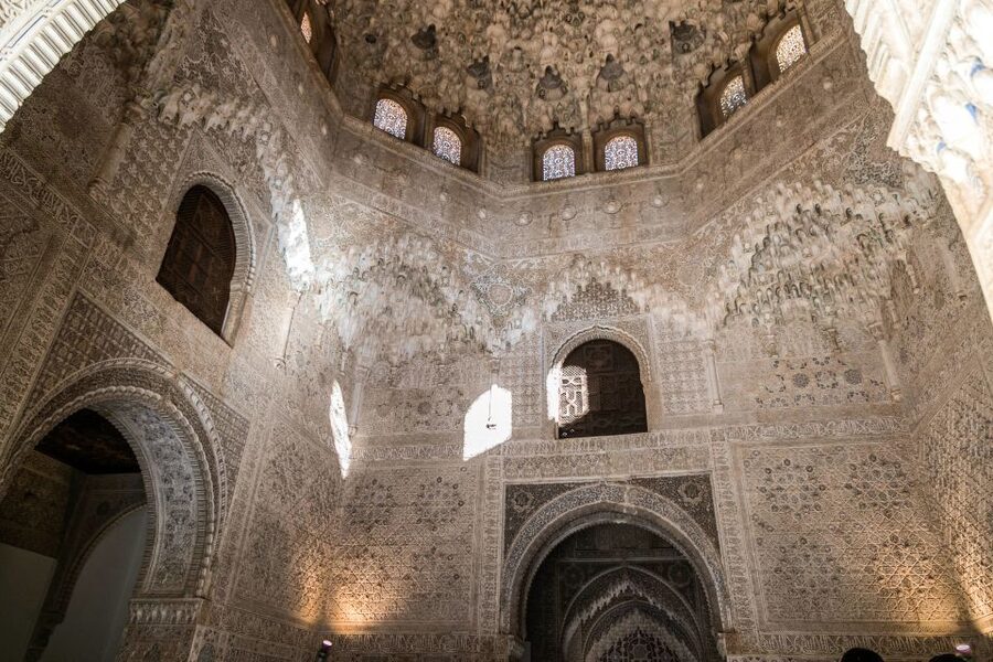 Granada: 3-Hour Alhambra and Generalife Gardens Guided Tour - Arabic inscriptions, symbolism, and Moorish culture