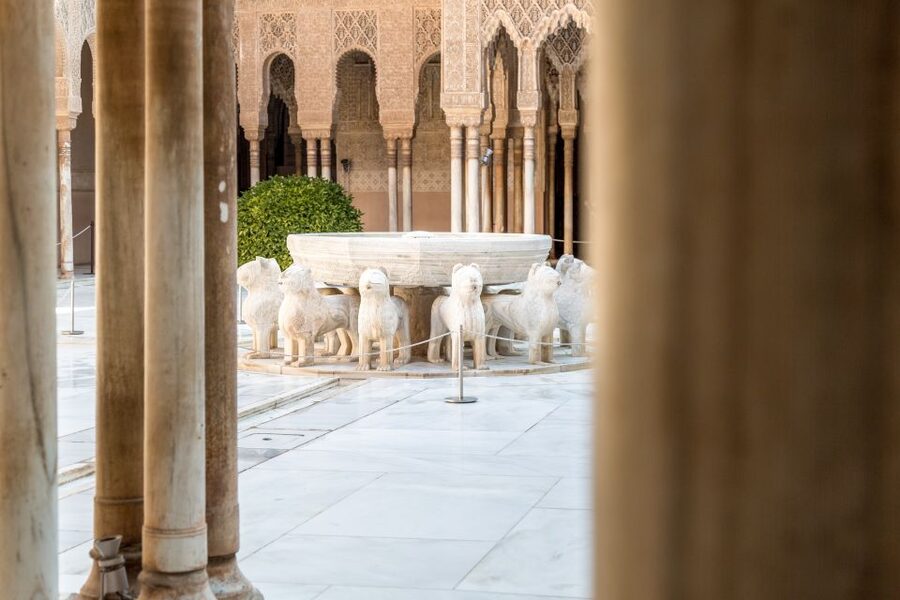 Granada: 3-Hour Alhambra and Generalife Gardens Guided Tour - Generalife Gardens and the summer palace