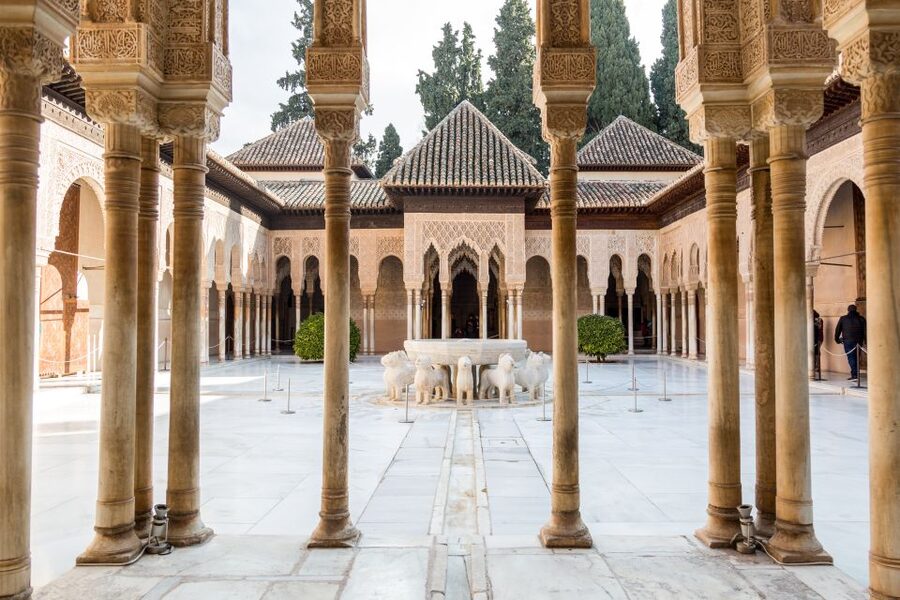Granada: 3-Hour Alhambra and Generalife Gardens Guided Tour - Meeting your guide at the ticket office plaza
