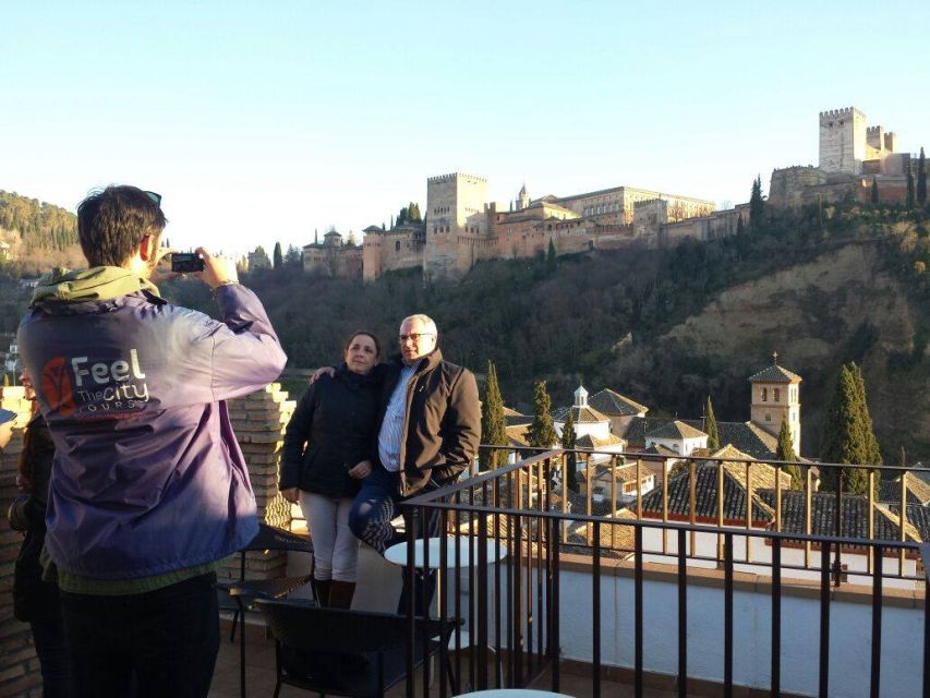 Granada: Albaicín and Sacromonte 2.5-Hour Walking Tour - Key points to know before booking