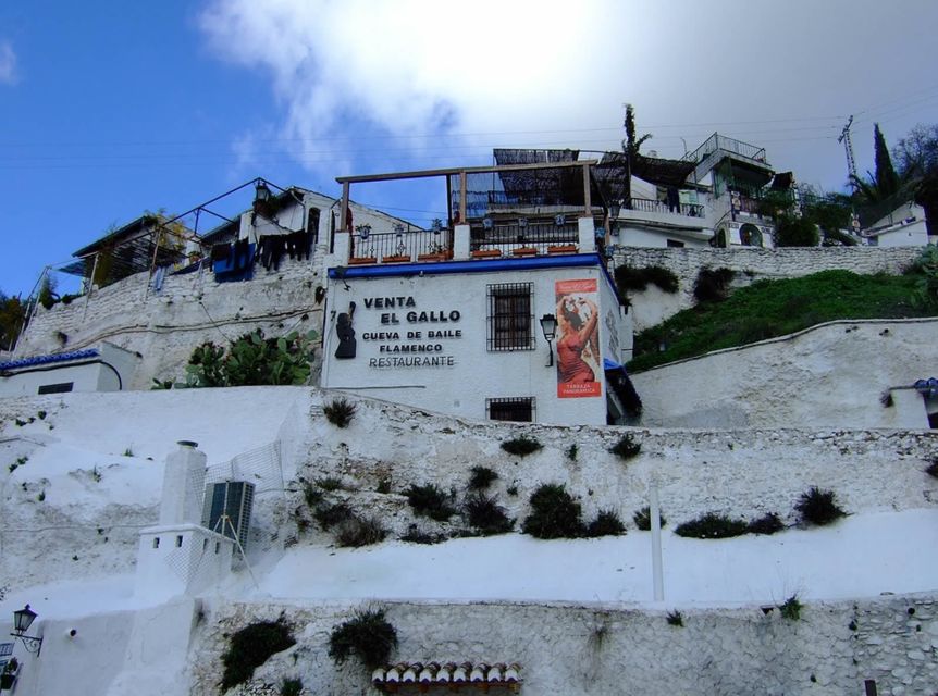 Granada: Albaicín and Sacromonte 2.5-Hour Walking Tour - Crossing into Sacromonte’s cave quarter