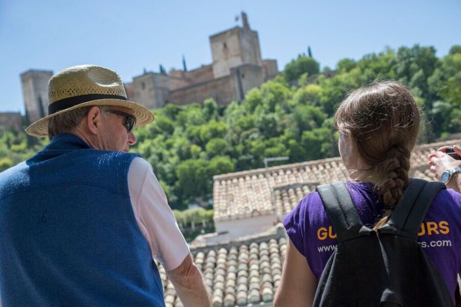 Granada: Albaicín and Sacromonte 2.5-Hour Walking Tour - Who should take this Granada walk?