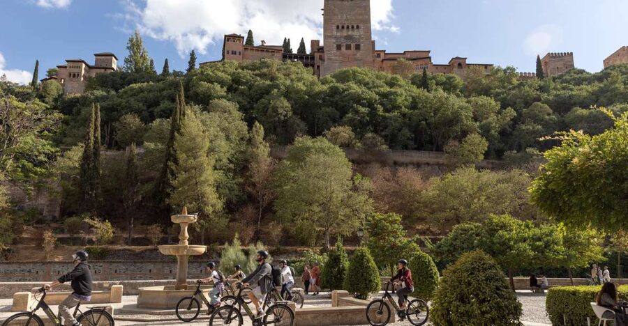 Granada: Albaicin and Sacromonte E-Bike Tour - Why an e-bike makes sense in Granada