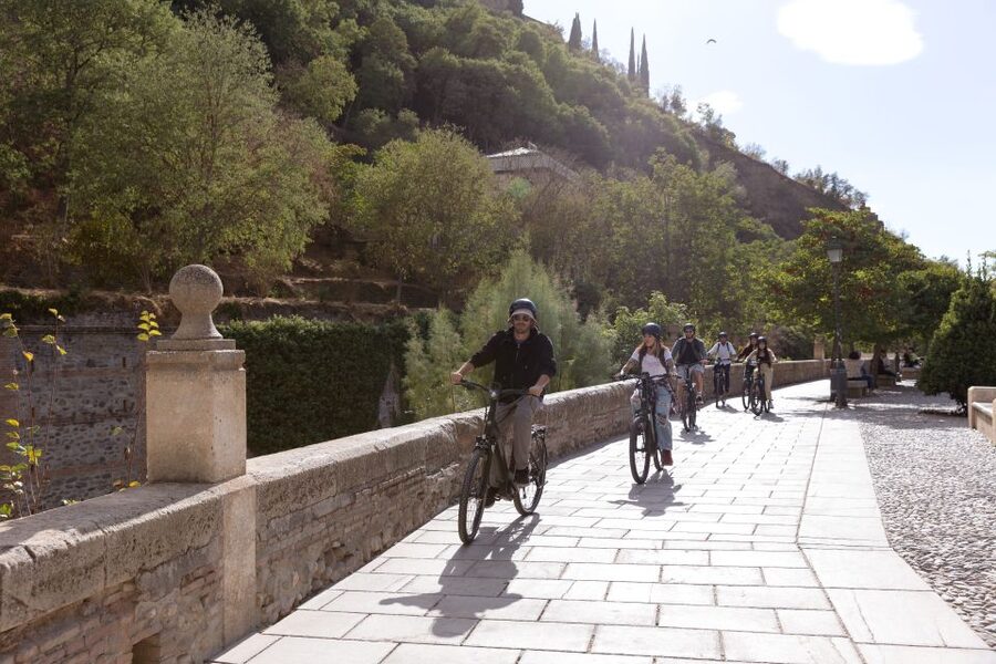 Granada: Albaicin and Sacromonte E-Bike Tour - Group or private ride?