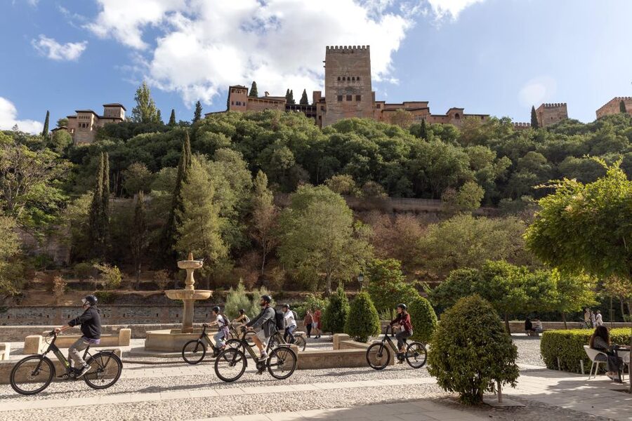 Granada: Albaicin and Sacromonte E-Bike Tour - Starting at Plaza Nueva and heading toward Albaicin