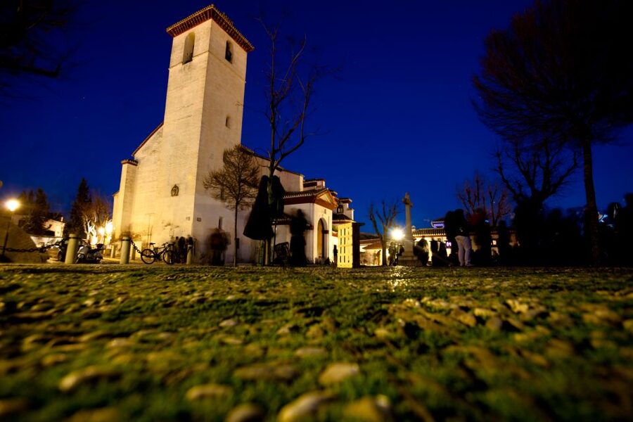 Granada: Albaicin and Sacromonte Evening Walking Tour - Plaza San Miguel Bajo and everyday Albaicin