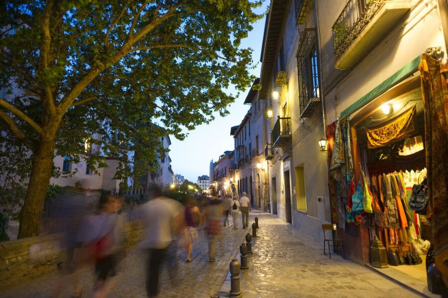 Granada: Albaicin and Sacromonte Evening Walking Tour - San Nicolas: the main Alhambra view
