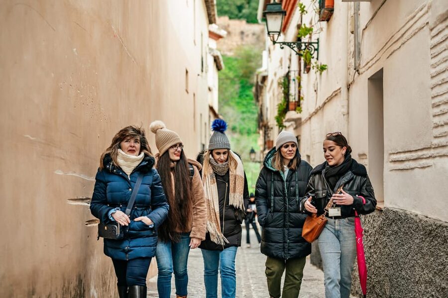 Granada: Albaicín and Sacromonte Guided Sunset Walking Tour - The Great Mosque and the layers of Granada