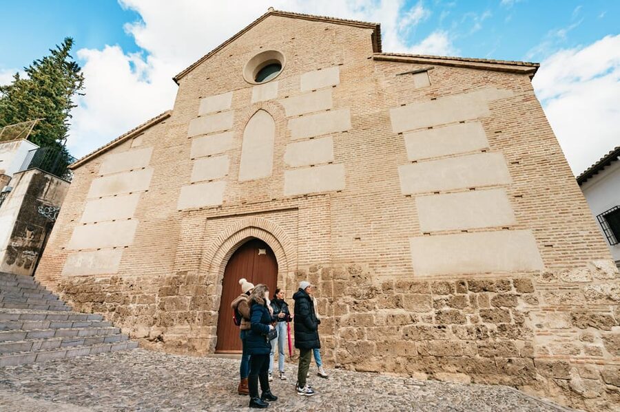 Granada: Albaicín and Sacromonte Guided Sunset Walking Tour - What the pace and terrain really feel like