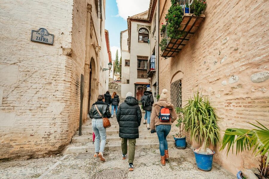 Granada: Albaicín and Sacromonte Guided Sunset Walking Tour - How to fit the walk into your Granada plans