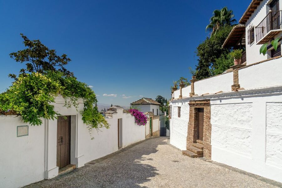 Granada: Albaicín and Sacromonte Walking Tour - Sacromonte and the cave quarter