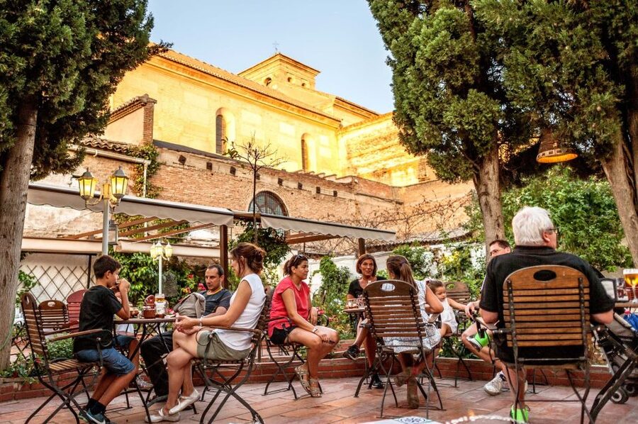 Granada: Albayzin and Sacromonte Walking Tour - Should you book the Albayzín and Sacromonte walk?
