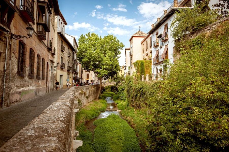 Granada: Albayzin and Sacromonte Walking Tour - The Albayzín’s narrow lanes and Spanish-Muslim design