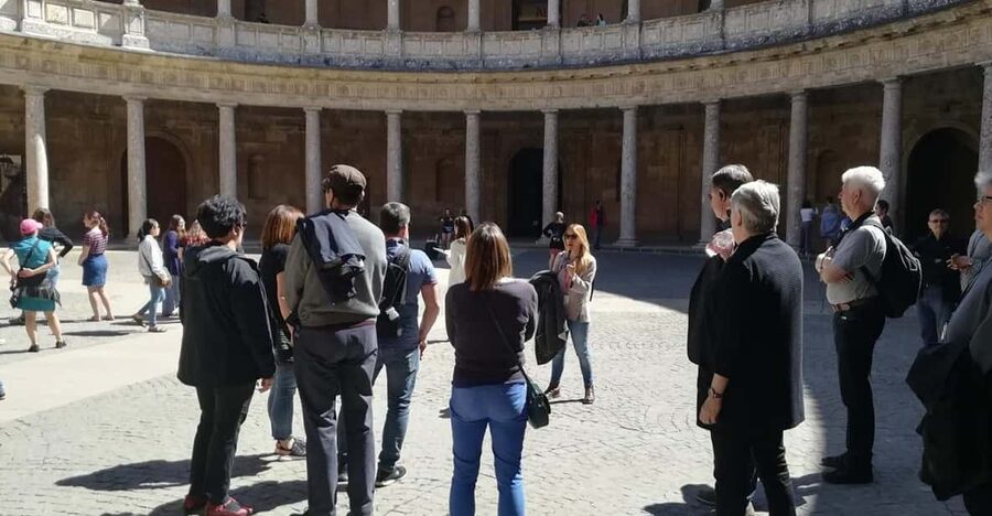 Granada: Alhambra and Albaicín Small Group Tour - The break between the Alhambra and Albaicín