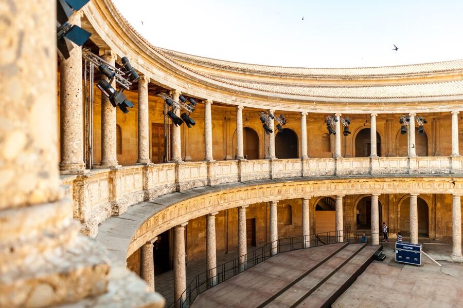Granada: Alhambra and Generalife Garden Ticket & Guided Tour - Palace of Carlos V, a sharp change in style