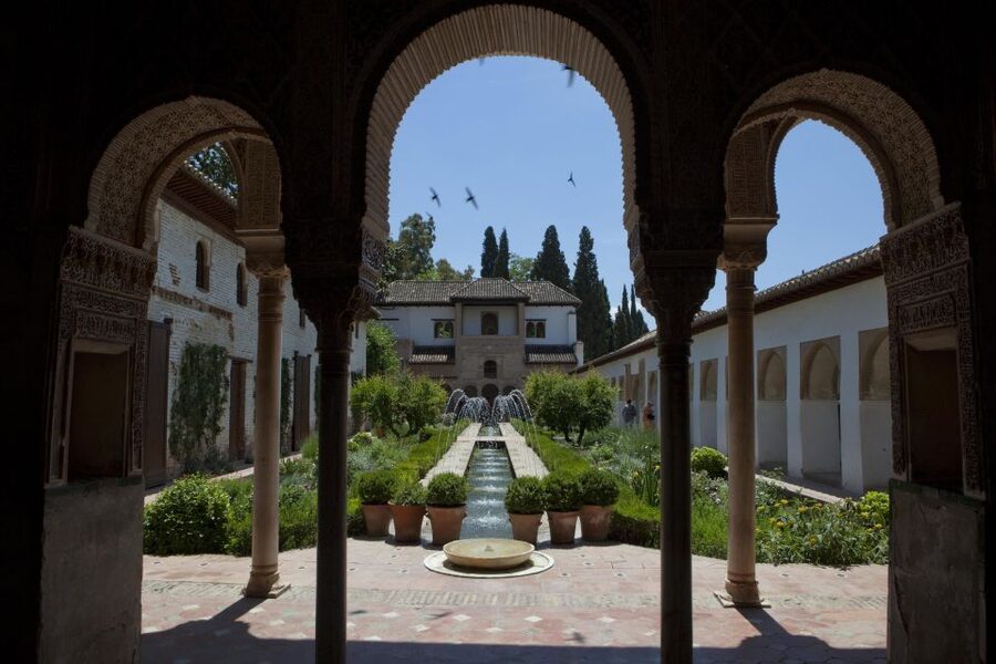 Granada Alhambra and Generalife Gardens Experience Tour - Who will get the most from this tour