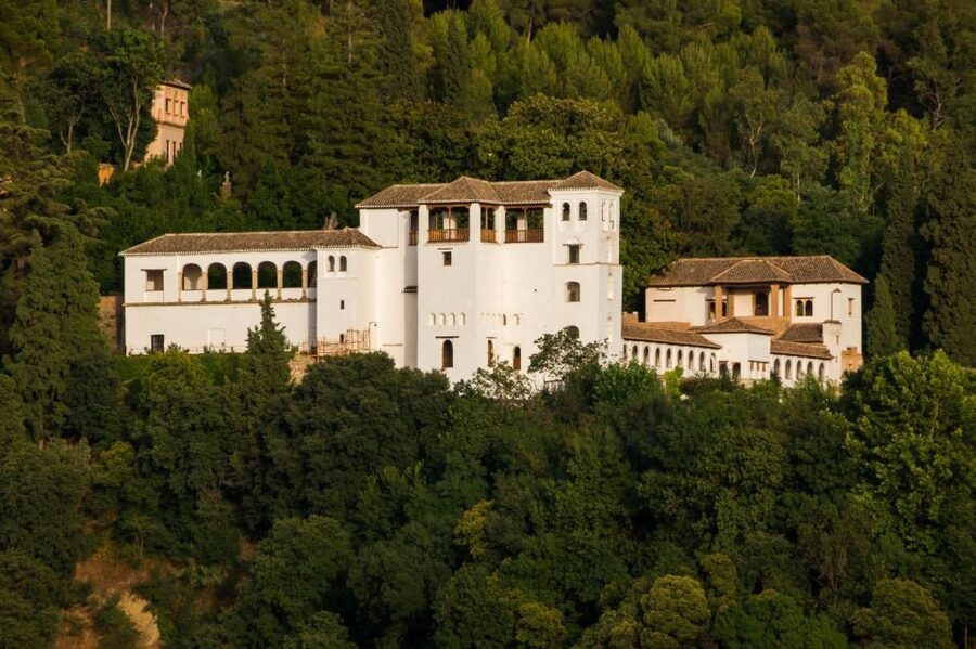 Granada Alhambra and Generalife Gardens Experience Tour - Meeting at Paseo de la Sabica