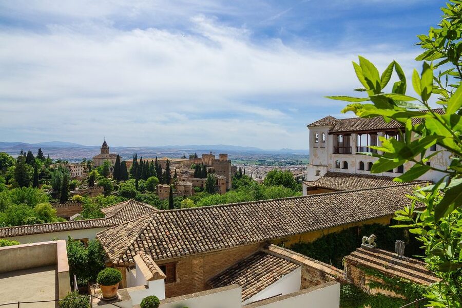Granada: Alhambra and Generalife Gardens Guided Tour - Who should book this Alhambra walk?