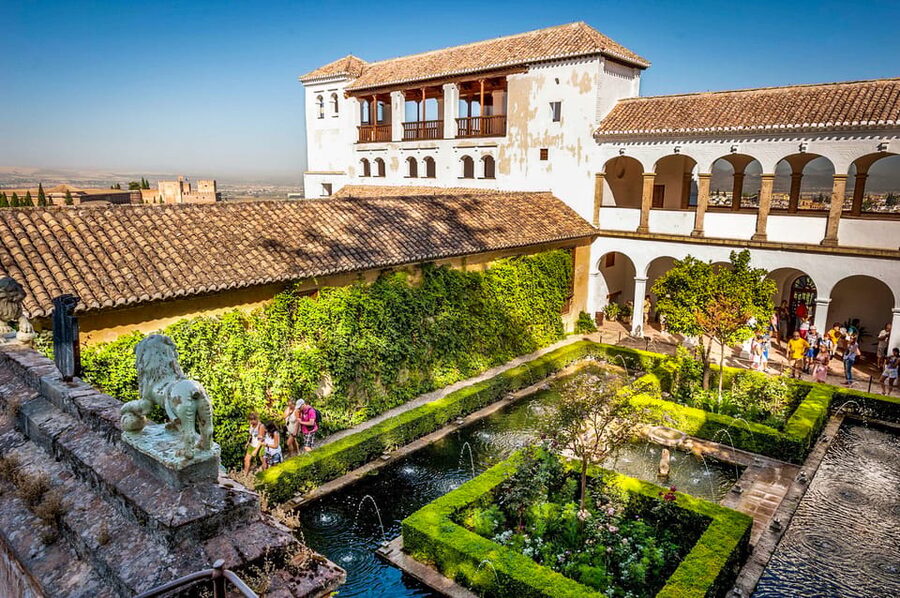 Granada: Alhambra and Nasrid Palaces Entry Ticket - Practical comfort tips for the complex