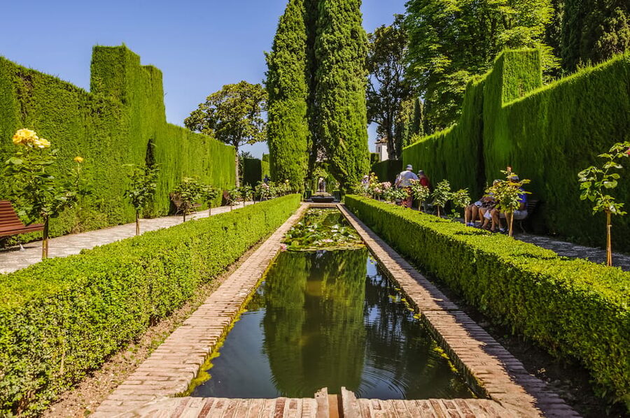 Granada: Alhambra and Nasrid Palaces Entry Ticket - Generalife Gardens and the summer retreat