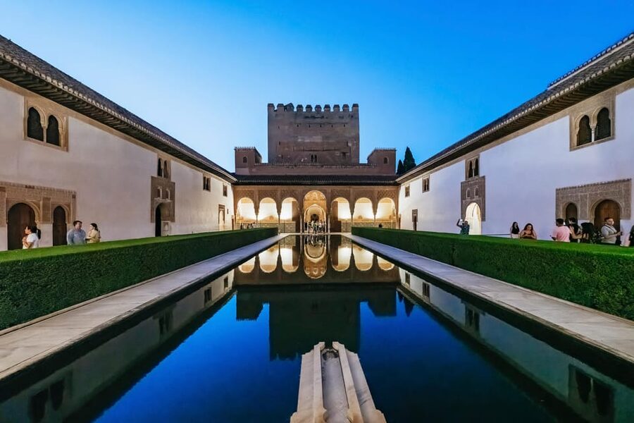 Granada: Alhambra and Nasrid Palaces Guided Tour at Night - Meeting your guide near the Alhambra walls