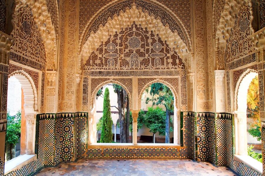 Granada: Alhambra and Nasrid Palaces Private Tour - Timing, Pace, and Physical Demands