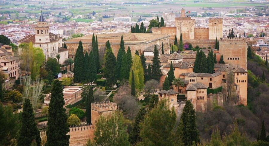Granada: Alhambra and Nasrid Palaces Small Guided Tour - How the three hours feel in practice