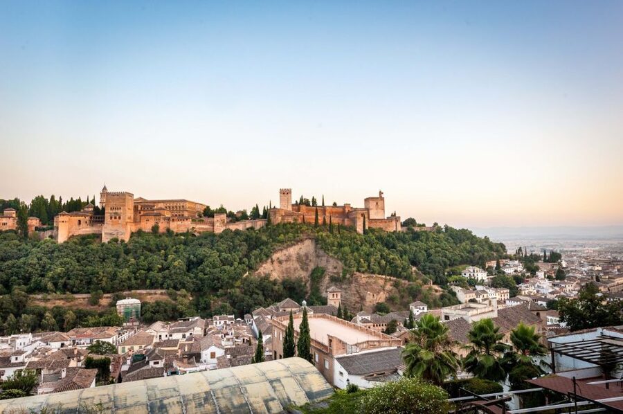 Granada: Alhambra Complex Guided Tour Options - Meeting your guide and getting started