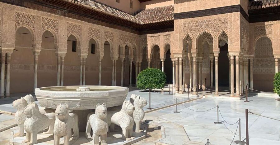 Granada: Alhambra Complex Guided Tour with Ticket - Generalife gardens: royal rest outside the palace