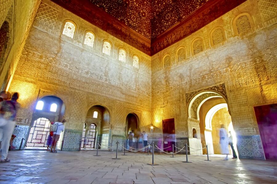 Granada: Alhambra Fast-Track Guided Tour - Meeting Point, Language, and What to Carry