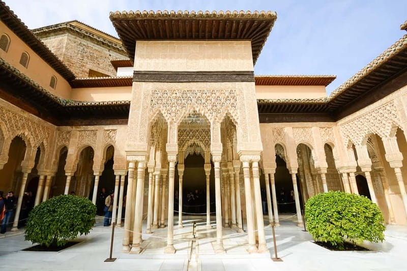 Granada: Alhambra & Gardens Tour w/Nasrid Palaces Option - Key Points at a Glance