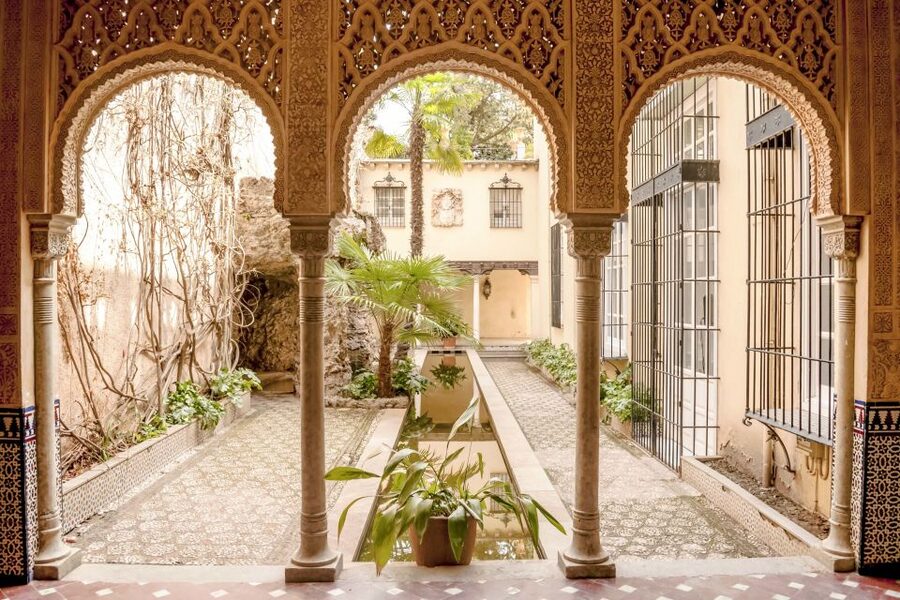 Granada: Alhambra & Gardens Tour w/Nasrid Palaces Option - Timing, Language, and Group Considerations