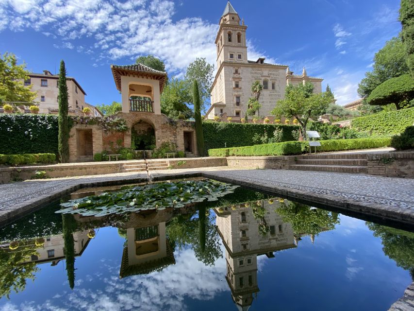 Granada: Alhambra & Generalife Fast-Track Guided Tour - Key points at a glance