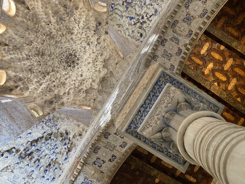 Granada: Alhambra & Generalife Fast-Track Guided Tour - Three hours, small groups, and the pace