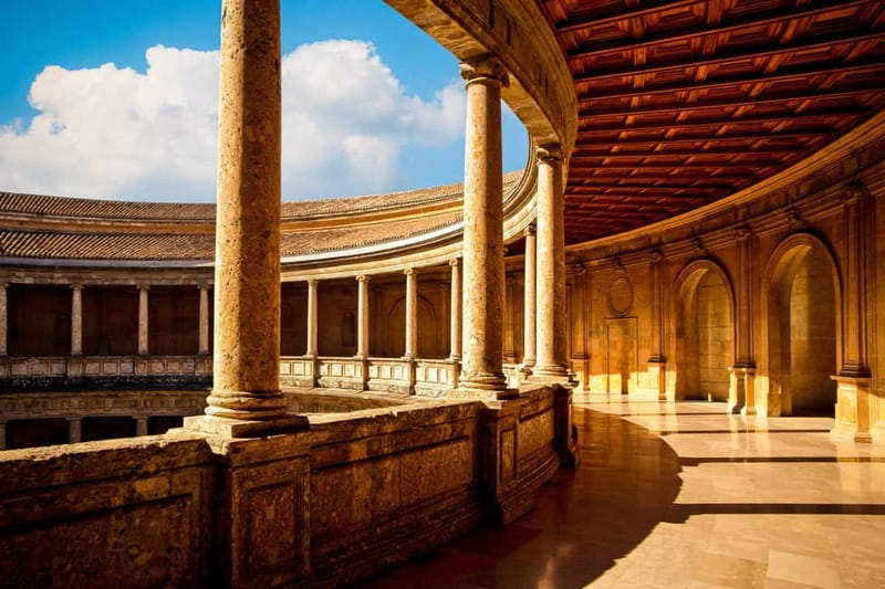 Granada: Alhambra, Generalife & Nasrid Palaces Guided Tour - Why the Alhambra works better with a guide