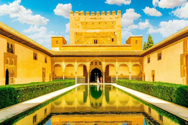 Granada: Alhambra, Generalife & Nasrid Palaces Guided Tour - Charles V Palace and the first change in style