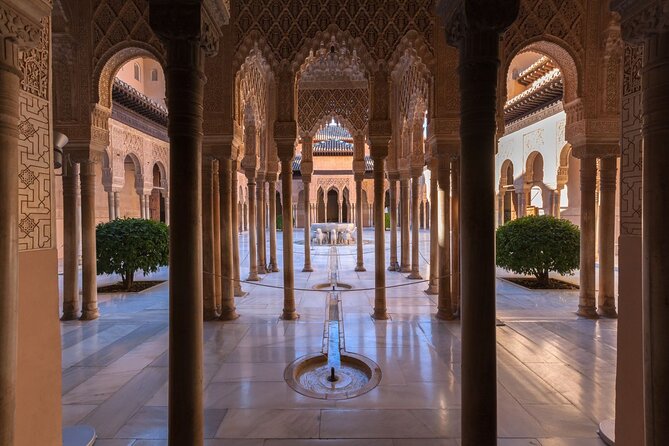 Granada: Alhambra Guided Tour including Nasrid Palaces - Charles V Palace adds a later Spanish layer