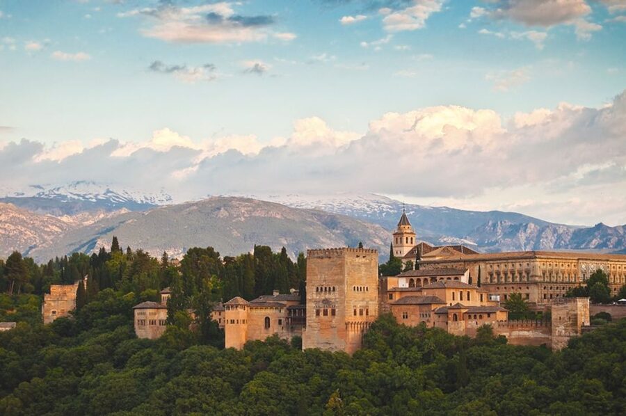 Granada: Alhambra Guided Tour with Nasrid Palaces - Meeting at Polinario Café Bar