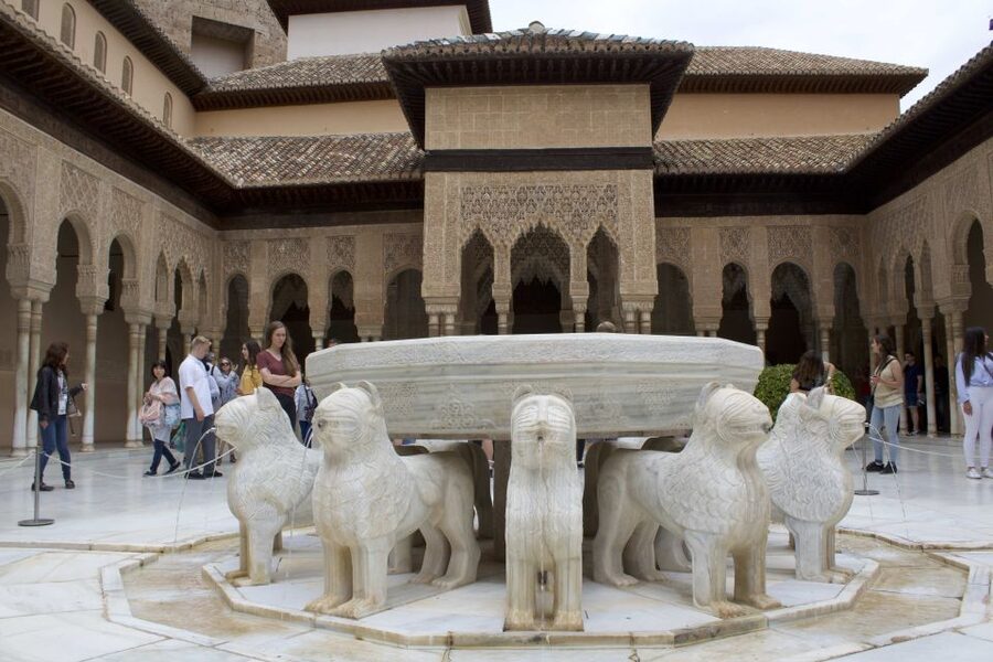 Granada: Alhambra Guided Tour with Nasrid Palaces - Charles V Palace and the Renaissance interruption