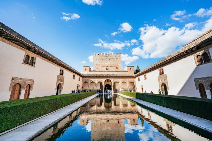 Granada: Alhambra Guided Tour with Nasrid Palaces & Gardens - Key points to know before booking