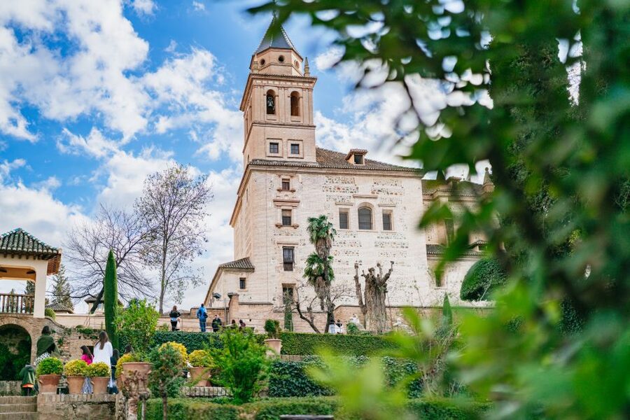 Granada: Alhambra Guided Tour with Nasrid Palaces & Gardens - Nasrid Palaces: the tour’s essential visit
